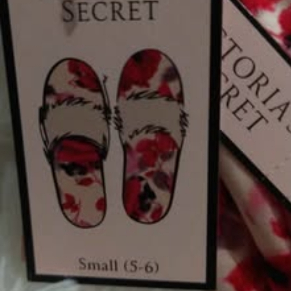 Floral Red and Black Women's Bag & Slippers